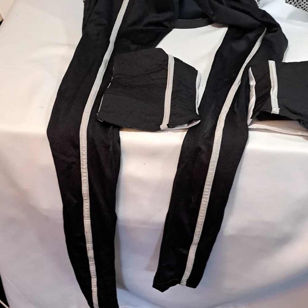 Chic Black and White Women's Jumpsuit - Picture 8 of 12